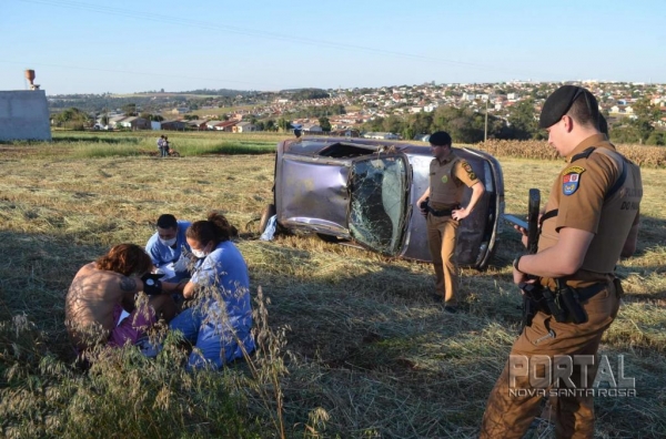 Após o acidente, uma ambulância da Prefeitura socorreu o rapaz. (Foto: Bogoni)
