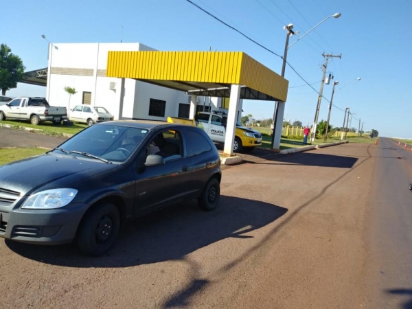 O veículo e o condutor foram detidos. (Foto: PRE)