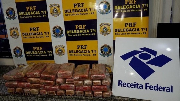 Droga estava escondida em um fundo falso de um carro (Foto: Divulgação/PRF)