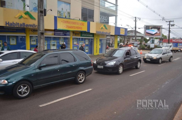 Três veículos se envolveram na colisão. (Fotos: Bogoni)