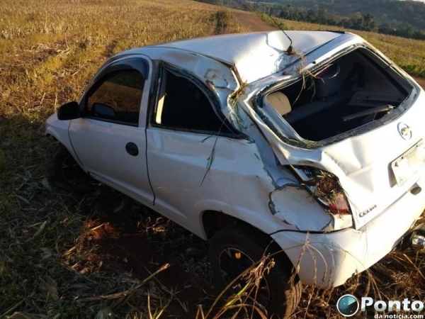 O jovem que conduzia o veículo não se feriu.(Foto: Ponto da Notícia)