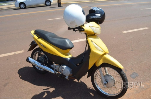 O motociclista não conseguiu frear a tempo e atingiu a traseira do veículo.(Foto: Bogoni/Radar B.O.)
