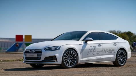 O Audi A5 Sportback G-Tron branco, veículo importado da Alemanha para passar por testes no Brasil. (Foto: Assessoria)