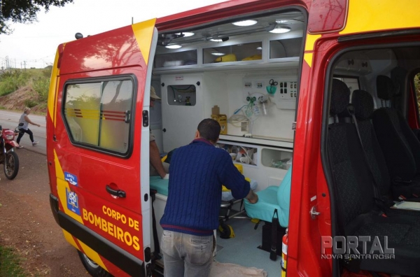 O condutor foi socorrido e levado ao Mini Hospital pelo Corpo de Bombeiros. (Foto: Bogoni/Radar B.O.)
