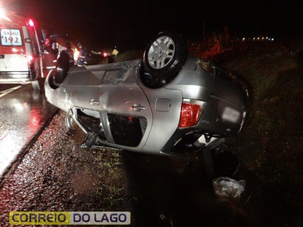 A condutora perdeu o controle da direção e o veículo saiu da pista,. (Foto: Correio do Lago)