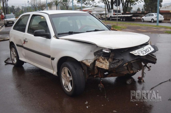 A colisão foi na manhã de hoje (17)(Fotos: Bogoni/Radar B.O.)