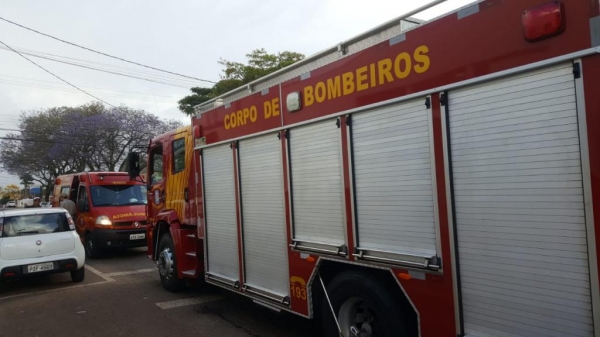 Segundo populares ele tentou se jogar na frente de carros e também. (Fotos: CGN)