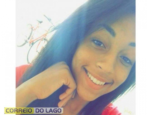 Estefani Barbosa, de 16 anos de idade está desaparecida. (Foto: Divulgação)