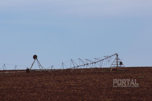Os Pivôs tem aproximadamente 400 metros cada. (Fotos: Portal Nova Santa Rosa)