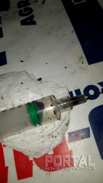 Agulha e seringa encontrada em meio ao lixo reciclável. (Fotos: Portal Nova Santa Rosa)