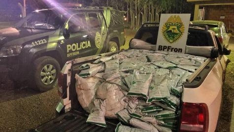O veículo juntamente com os agrotóxicos serão entregues na Polícia Federal de Cascavel.(Foto: BPFRON)