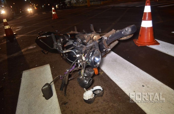 A motociclista foi socorrida pelo Corpo de Bombeiros. (Fotos: Bogoni/Radar B.O.)