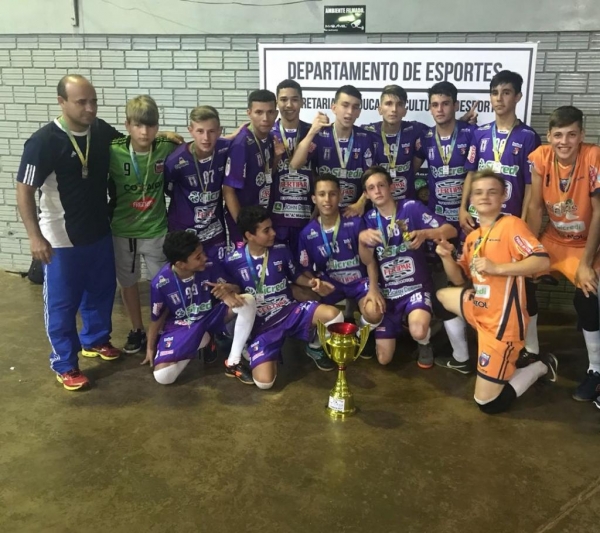 Equipe de Nova Santa Rosa treinada pelo professor Edson. (Foto: Divulgação)