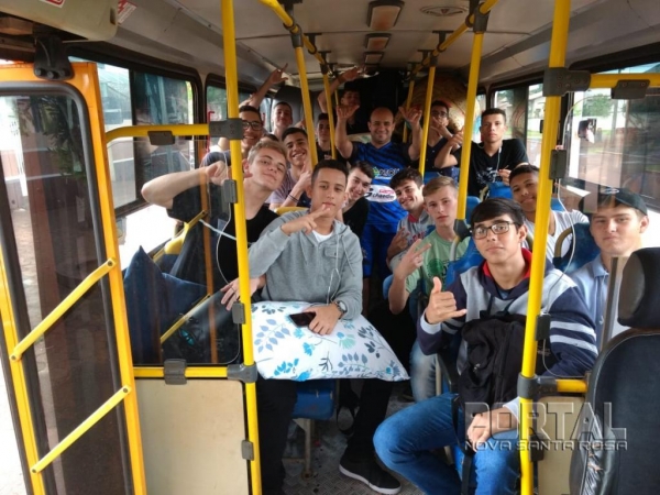 Os alunos embarcaram ontem. (Foto: Divulgação)