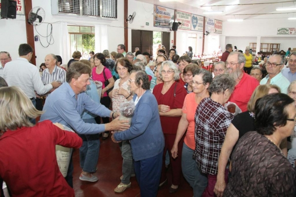 No final do evento os participantes receberam uma garrafa térmica personalizada como forma de reconhecimento pela participação.(Fotos: Assessoria)