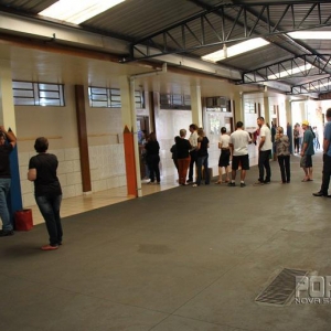 Votação na Escola Municipal Getúlio Vargas. (Foto: Portal Nova Santa Rosa)