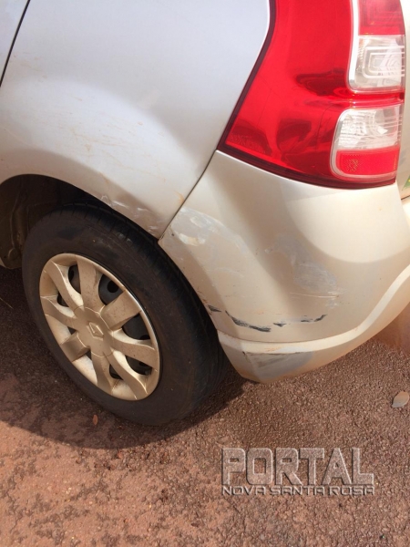 A parte traseira do veículo ficou danificada. (Foto: Portal Nova Santa Rosa)