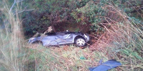 Carro da família de Campinas que se acidentou em rodovia de MG; três pessoas morreram e uma criança sobreviveu. — Foto: Arquivo pessoal