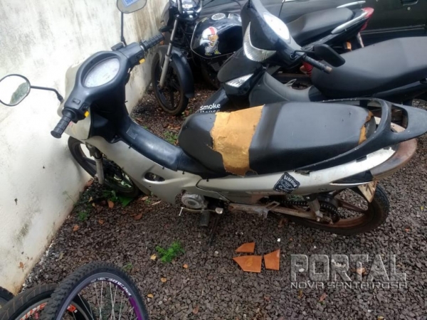 A moto foi recolhida. (Foto: PM)