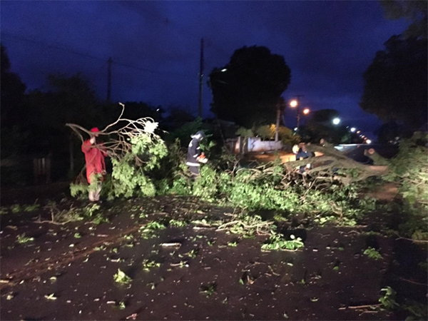 A Defesa Civil alerta que o Paraná está sob alerta laranja de tempestade. (Foto: Xeretando)