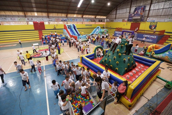 Dentre as atividades, a Sicredi Progresso PR/SP promoverá o jogo do Tabuleiro Gigante da Turma da Mônica,(Foto: Assessoria Sicredi)