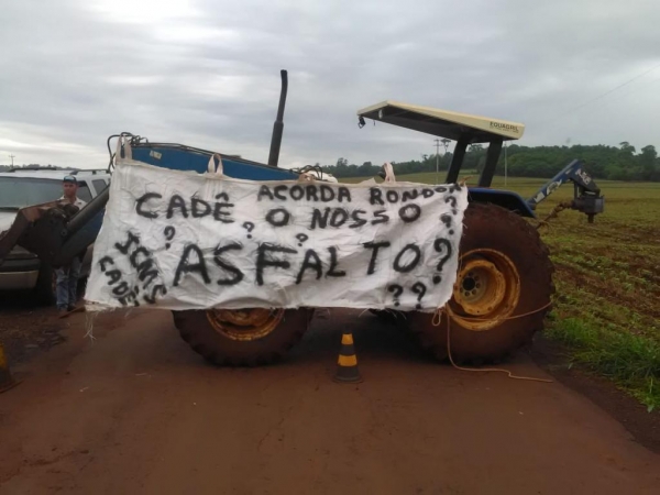 A comunidade protestou contra as más condições da estrada. (Foto: Marechal News)