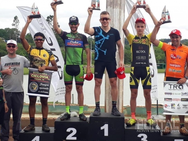 Juliano no pódium. (Foto:Portal Nova Santa Rosa) 