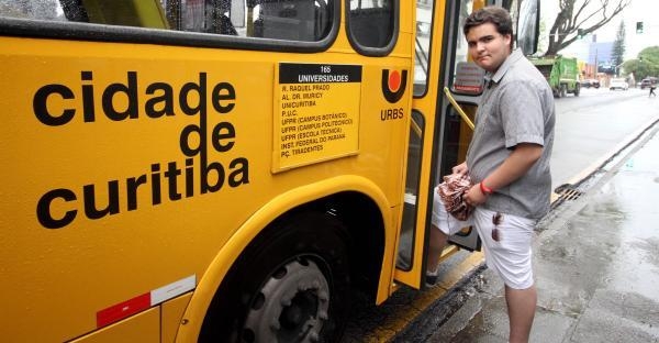 Felipe Fonseca de Carvalho, 17 anos, nem pensa em tirar a carteira para dirigir (Foto: Valquir Aureliano)