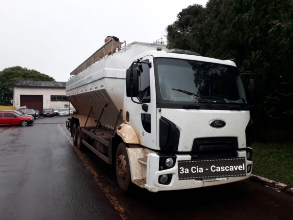 aproximadamente 350 caixas de cigarros. (Foto:PRE) 