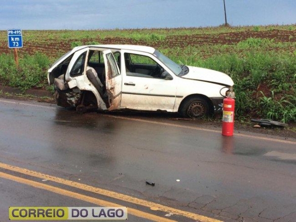 O veículo saiu da pista e colidiu em um barranco de pedras. (Foto: Correio do Lago)