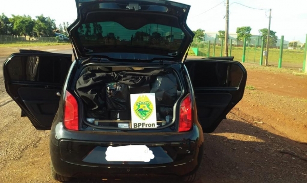 Condutor, veículo e produtos foram encaminhados para procedimentos.. (Fotos: BPFron)