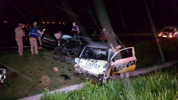 Três veículos se envolveram em uma forte colisão. (Fotos: CGN)
