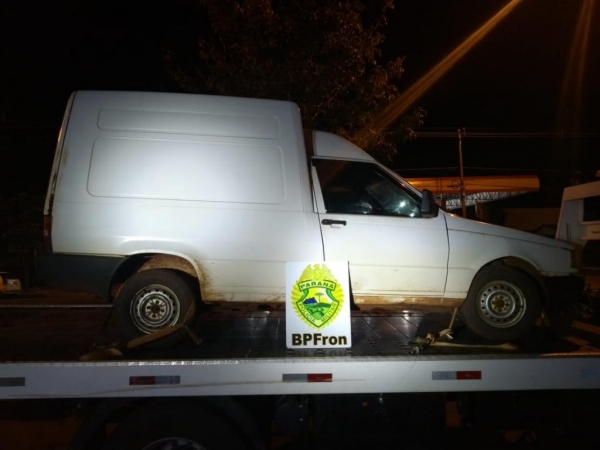 A vítima do roubo reconheceu seu veículo e carga roubada que totalizava cerca de 200 kg de peixes. (Fotos: BPFRON)