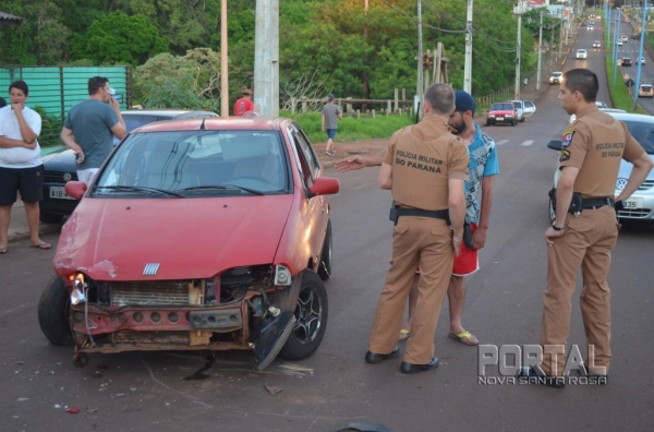 O motorista do Fiat Palio foi preso pela polícia militar por sintomas de embriaguez ao volante. (Fotos: Bogoni/Radar BO/Catve)
