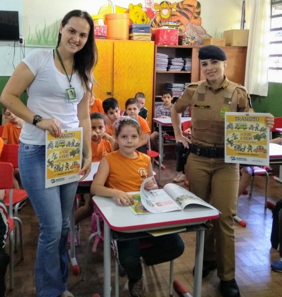  Esta foi a primeira turma de alunos a receber exemplares da cartilha. (Fotos: Divulgação)