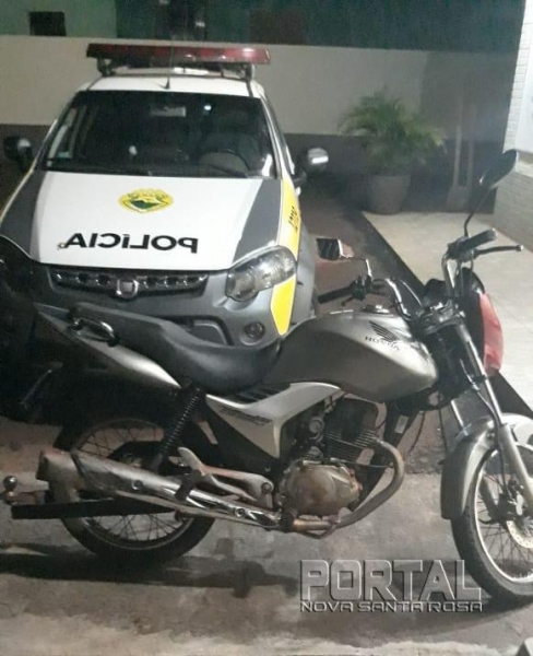 Moto furtada e recuperada pela PM. (Fotos: Portal Nova Santa Rosa)