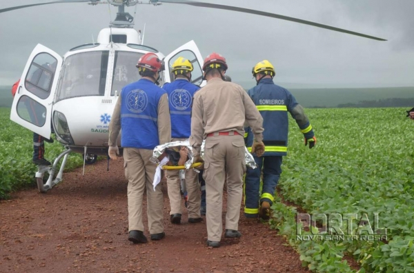 Momento do resgate da condutora. (Foto: Bogoni)