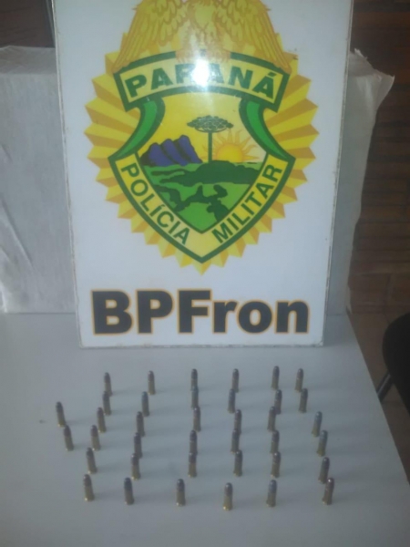 Na sacola foram encontrados 38 munições calibre 22.(Foto:BPFron)