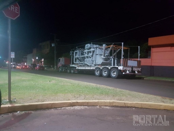 O caminhão foi flagrado na noite de hoje em Marechal. (Foto: Marcio Cerny/Marechal News)