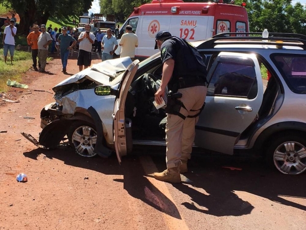 Três pessoas morreram e três ficaram feridas após acidente na BR-369, em Bandeirantes, segundo a PRF — Foto: Cléverson Rodrigues/Rádio Cabiúna