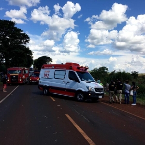 BR-369 foi interditada nos dois sentidos, em Bandeirantes, após acidente que deixou três mortos e três feridos — Foto: Cléverson Rodrigues/Rádio Cabiúna
