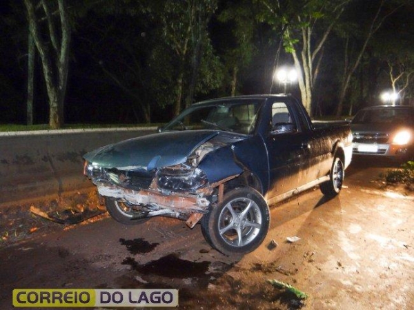  De acordo com o motorista, que não se feriu, ele perdeu o controle da direção.(Foto: Correio do Lago)