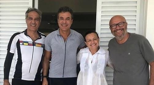 O encontro ficou registrado em texto e foto na página do Facebook de Fabiana Campos.(Foto: Banda B)