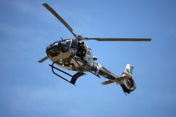 O helicóptero do Batalhão de Operações Aéreas da Polícia Militar deu apoio. (Foto: AEN)