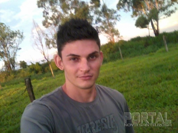Jonathan Moscato da Silva de 27 anos morreu no local do acidente. (Foto: Reprodução)