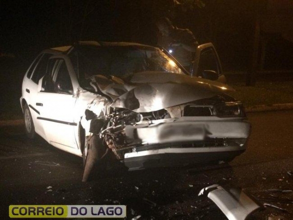 O acidente ocorreu na madrugada desta quinta-feira. (Foto: Correio do Lago)