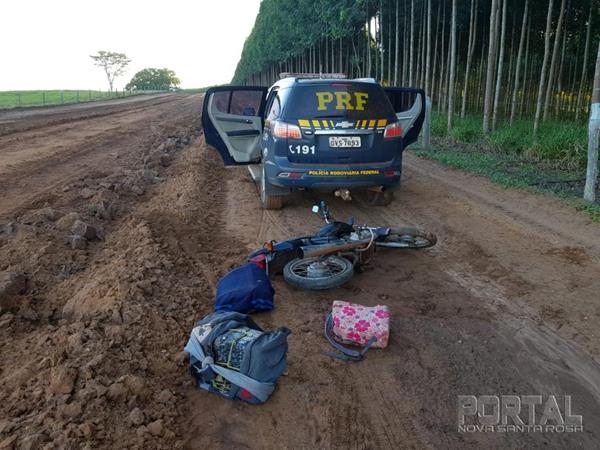 O condutor e o passageiro fugiram do local.(Fotos: PRF)