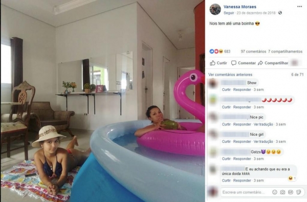 Heloísa e Vanessa Moraes entram na piscina quase todos os dias na sala de casa em Itatiba — Foto: Reprodução/Facebook