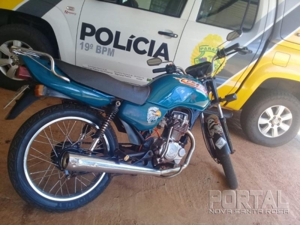 O menor e a motocicleta foram encaminhados para a sede do DPM, sendo acionado o Conselho Tutelar. (Foto: Click Mercedes)