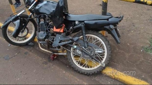 A moto foi guinchada e levada ao pátio do 29º Batalhão da Polícia Militar. (Foto: Catve)